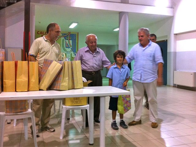 Samuele_a_Lungavilla_premiato_dal_Sindaco