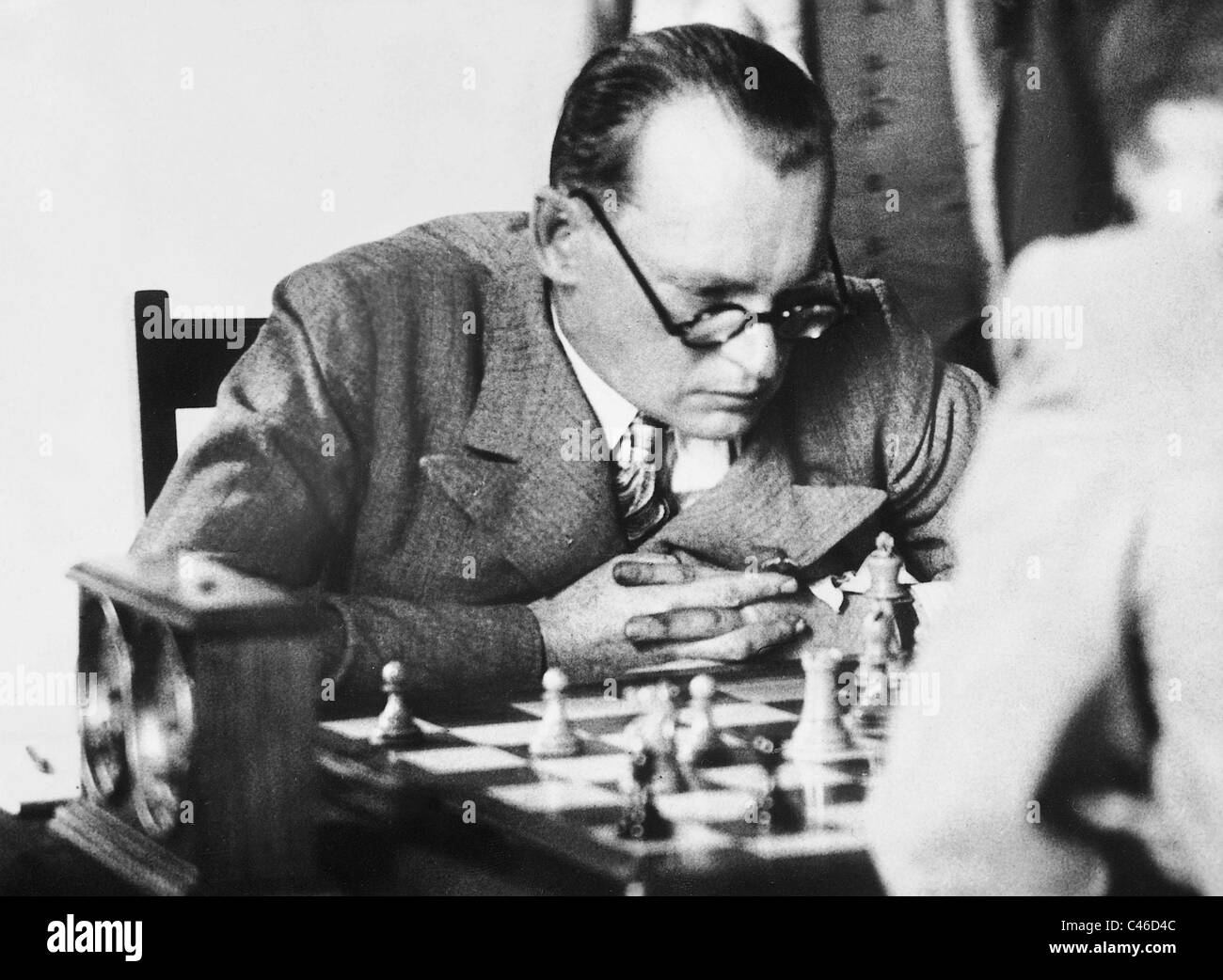alexander-alekhine-giocando-a-scacchi-1936-c46d4c